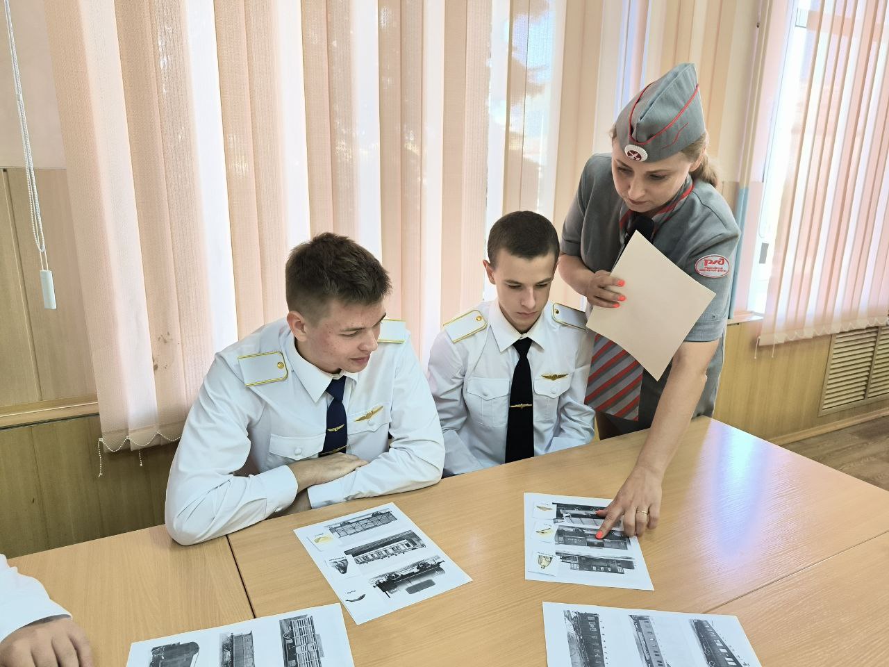 В пензенском колледже в рамках «Разговоров о важном» рассказали о дорогах России