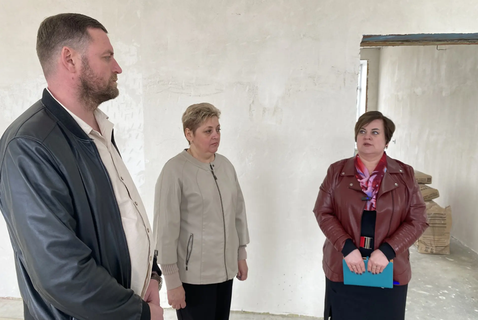 Лариса Казакова проверила ход капремонта в школе села Голицыно Нижнеломовского района Лариса Казакова проверила ход капремонта в школе села Голицыно Нижнеломовского района