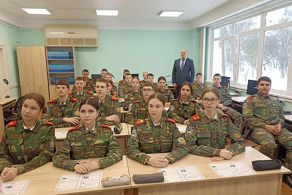 Алексей Фомин провел урок «Разговоры о важном» в Губернском казачьем генерала Слепцова кадетском корпусе