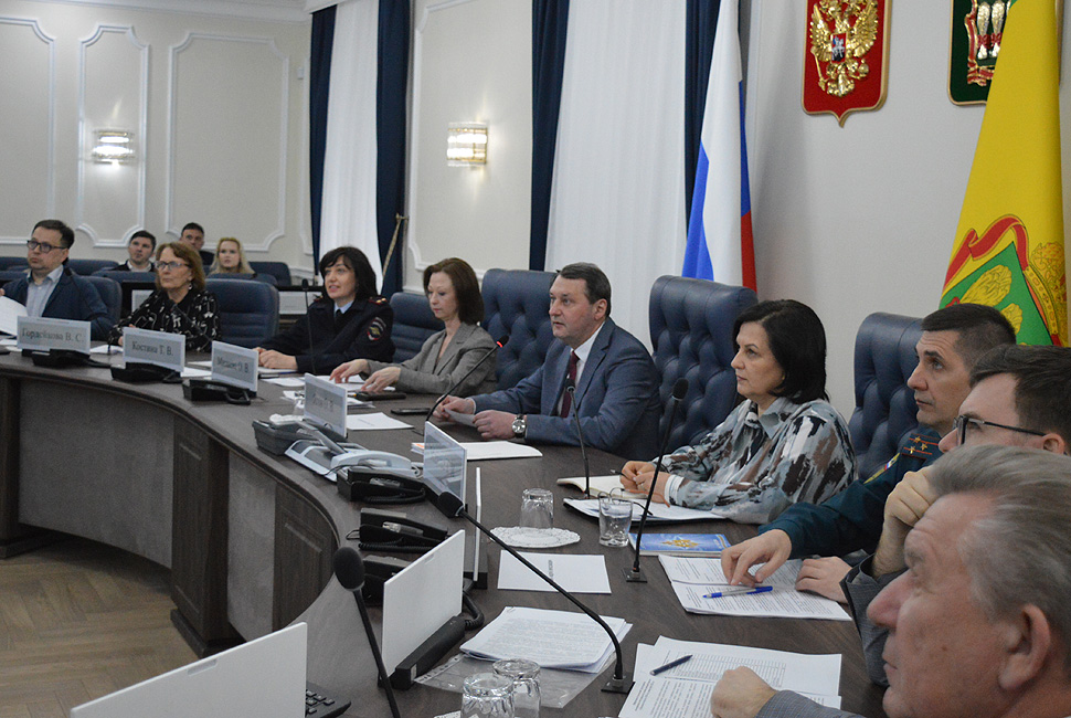 В правительстве Пензенской области обсудили вопросы летнего отдыха и оздоровления детей