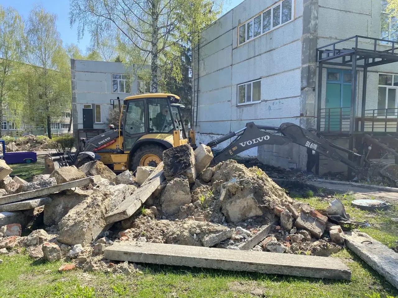 Лариса Казакова проконтролировала ход капитального ремонта в детском саду №3 города Каменки Лариса Казакова проконтролировала ход капитального ремонта в детском саду №3 города Каменки