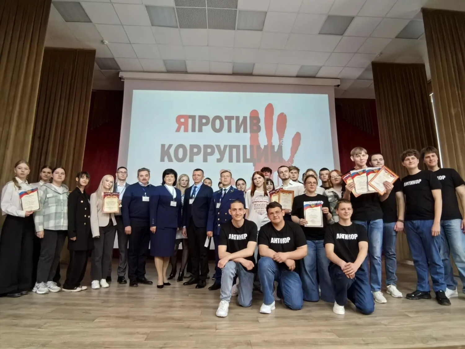 Молодежь Пензенской области выступила против коррупции на интеллектуальной игре