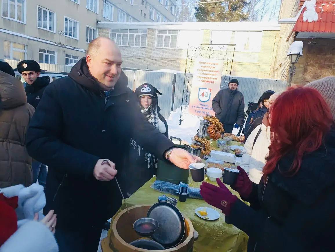 Алексей Фомин поздравил студентов на фестивале в колледже