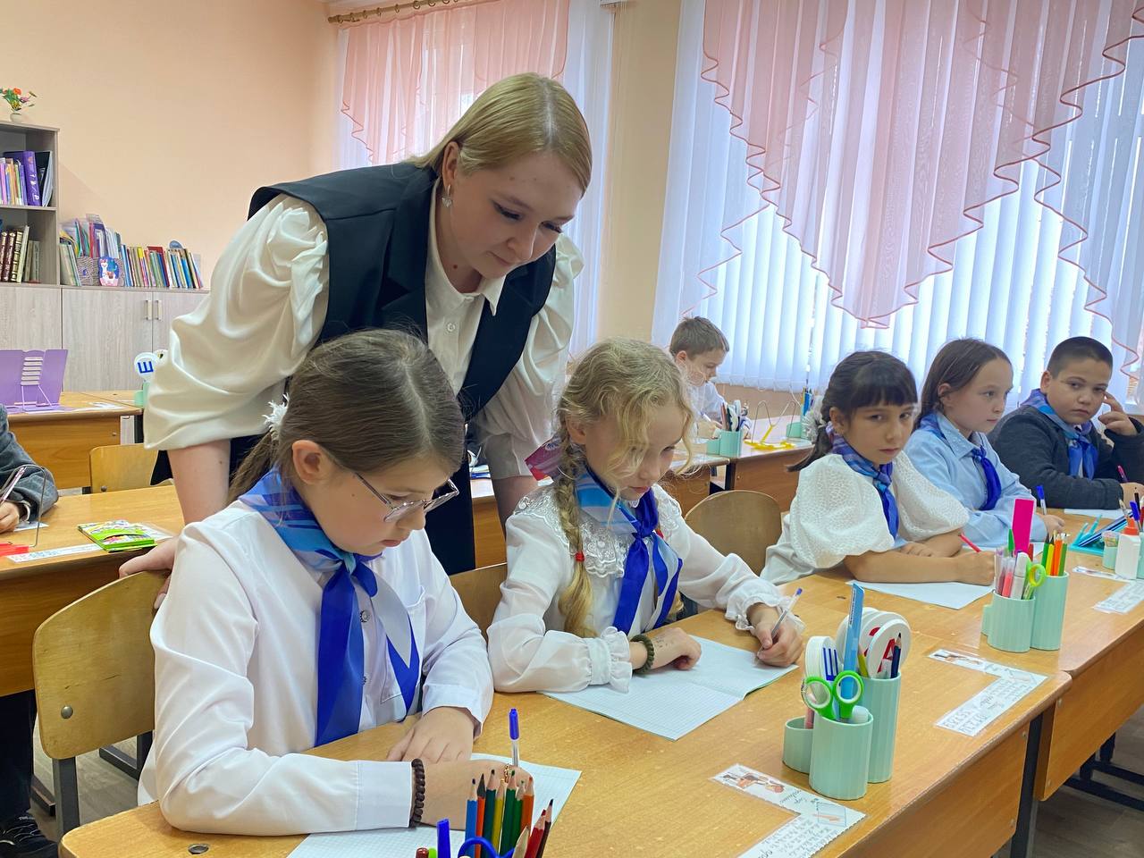 Лилия Кашаева рассказала о работе в сельской школе в рамках программы «Земский учитель» Лилия Кашаева рассказала о работе в сельской школе в рамках программы «Земский учитель»