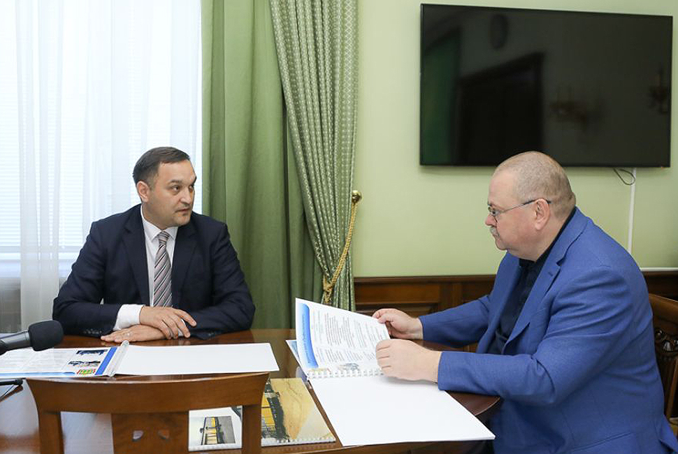 Олег Мельниченко обсудил с Алексеем Комаровым ход реализации нацпроекта «Образование» в регионе