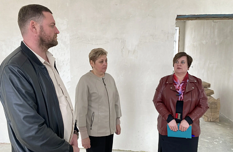 Лариса Казакова проверила ход капремонта в школе села Голицыно Нижнеломовского района Лариса Казакова проверила ход капремонта в школе села Голицыно Нижнеломовского района