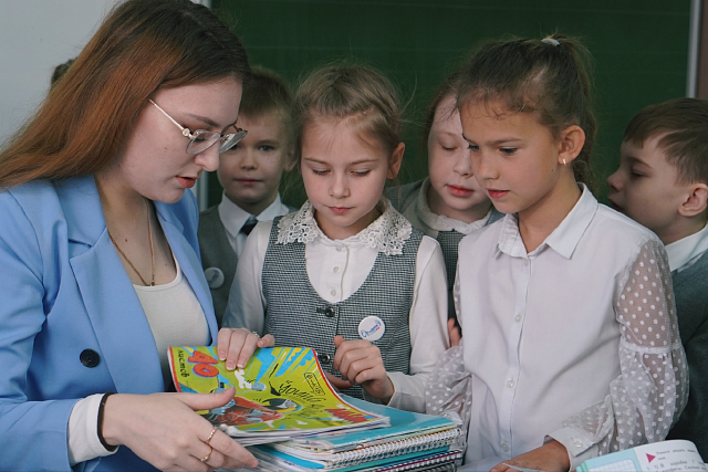 «Вдохновение учить: как нацпроект «Молодёжь и дети» помогает молодым педагогам найти свой путь «Вдохновение учить: как нацпроект «Молодёжь и дети» помогает молодым педагогам найти свой путь