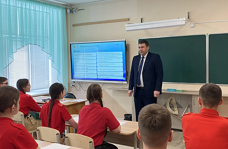 Михаил Денисов провел урок в школе имени П.А.Столыпина села Неверкино