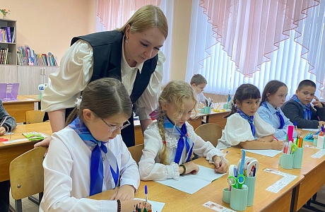 Лилия Кашаева рассказала о работе в сельской школе в рамках программы «Земский учитель» Лилия Кашаева рассказала о работе в сельской школе в рамках программы «Земский учитель»