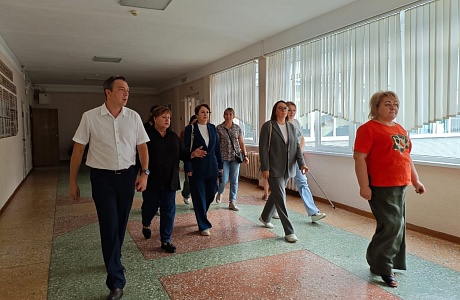 Начальник управления образования Пензы проверяет готовность городских школ к новому учебному году Начальник управления образования Пензы проверяет готовность городских школ к новому учебному году