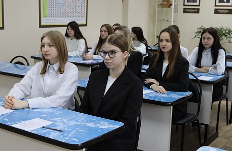 Пензенские предприниматели поделились опытом со студентами на «Разговорах о важном» Пензенские предприниматели поделились опытом со студентами на «Разговорах о важном»