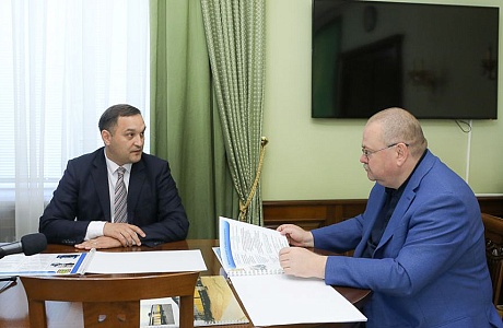 Олег Мельниченко обсудил с Алексеем Комаровым ход реализации нацпроекта «Образование» в регионе Олег Мельниченко обсудил с Алексеем Комаровым ход реализации нацпроекта «Образование» в регионе