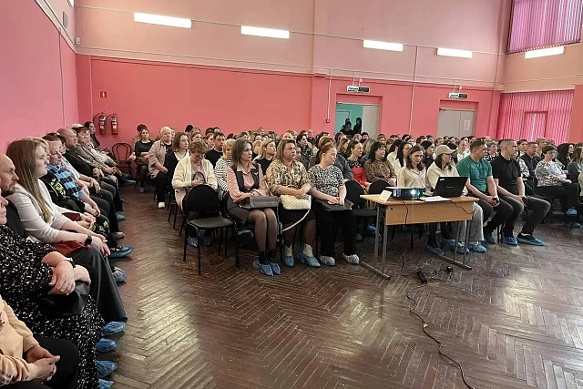 В Кузнецкой школе обсудили, как защитить подростков от угроз В Кузнецкой школе обсудили, как защитить подростков от угроз
