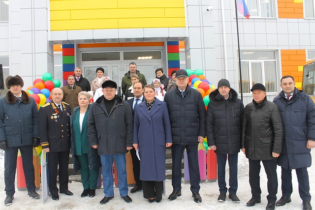 В селе Большой Вьяс Лунинского района торжественно открыли новую школу
