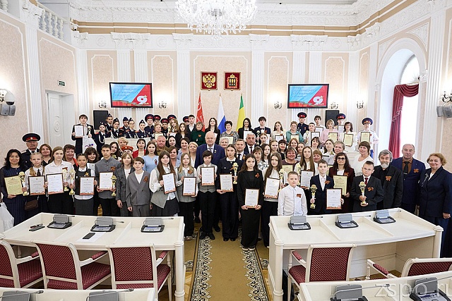 В Пензе состоялось награждение победителей конкурса творческих работ школьников «Победа далекая и близкая»