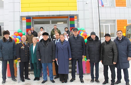 В селе Большой Вьяс Лунинского района торжественно открыли новую школу В селе Большой Вьяс Лунинского района торжественно открыли новую школу