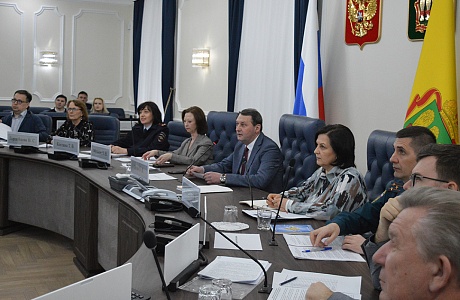 В правительстве Пензенской области обсудили вопросы летнего отдыха и оздоровления детей