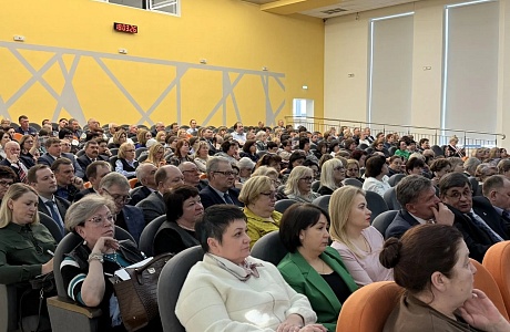 Руководители школ региона приняли участие в совещании с министром просвещения России Руководители школ региона приняли участие в совещании с министром просвещения России