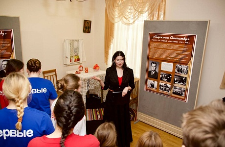 Пензенские школьники начали знакомство с наследием Николая Рыжкова на новой выставке