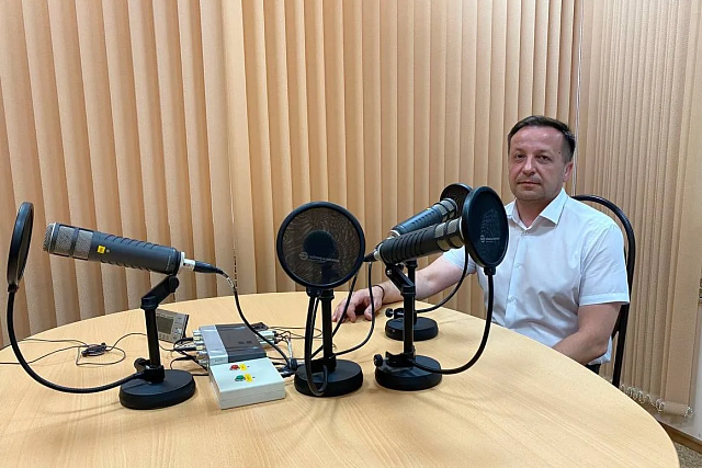 Начальник управления образовательной политики общего образования Алексей Кирсанов обсудил на «Радио России. Пенза» ключевые аспекты дошкольного образования в регионе Начальник управления образовательной политики общего образования Алексей Кирсанов обсудил на «Радио России. Пенза» ключевые аспекты дошкольного образования в регионе